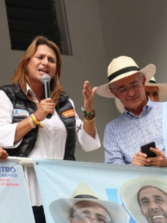 Paola Holguín y Álvaro Uribe