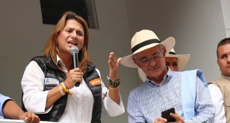 Paola Holguín y Álvaro Uribe