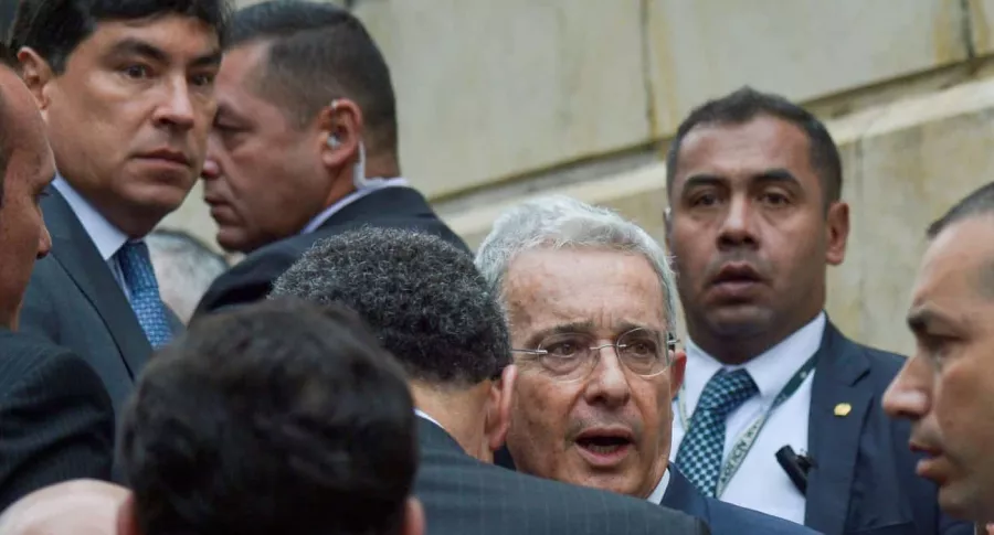 ¿Por qué Álvaro Uribe fue enviado a casa por cárcel y Álvaro Hernán Prada, no?