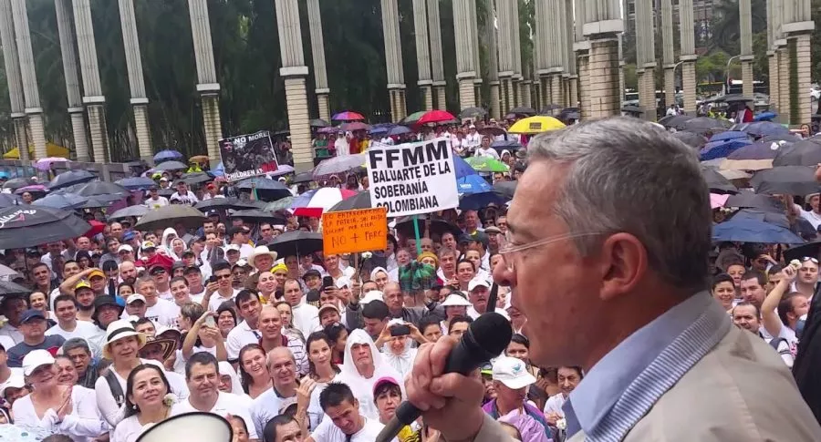 Álvaro Uribe en una manifestación pública.