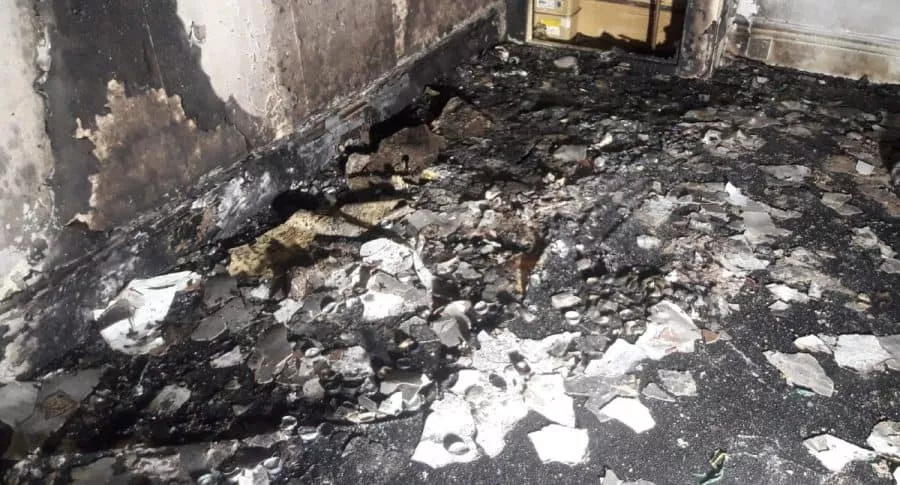 Fotos: Pedida de mano salió mal: incendió su casa por romático