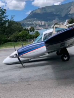 Avión ambulancia se fue de nariz y terminó bloqueando pista en aeropuerto de Medellín