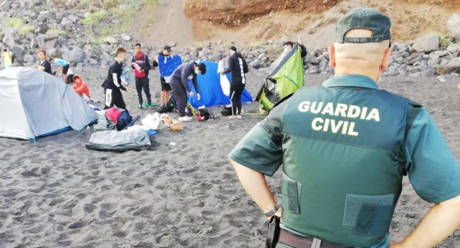 Desalojan acampada en playa organizada para contagiar COVID-19