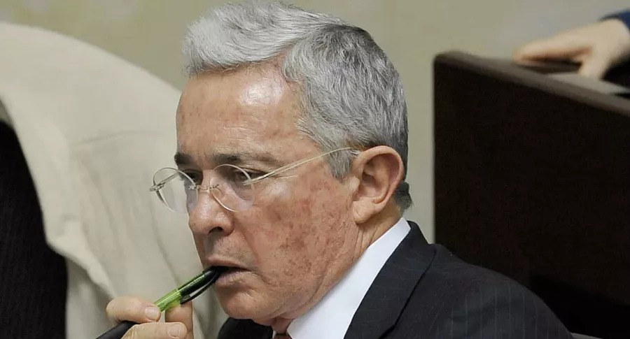 Álvaro Uribe Vélez podrá legislar, pese a detención domiciliaria