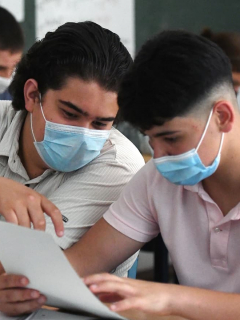 jóvenes estudiando (imagen de referencia).