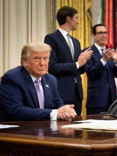 Trump celebra que Emiratos Árabes e Israel hayan firmado histórico acuerdo de paz.