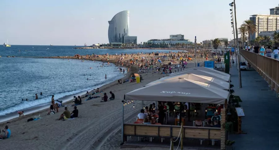 Playa de Barcelona, España, en medio de la pandemia