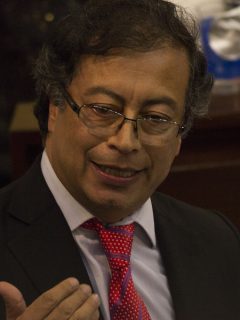 Gustavo Petro, que lidera la intención de voto para las elecciones presidenciales, en el Senado