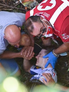 Caída y rescate de Remco Evenepoel en Giro de Lombardía