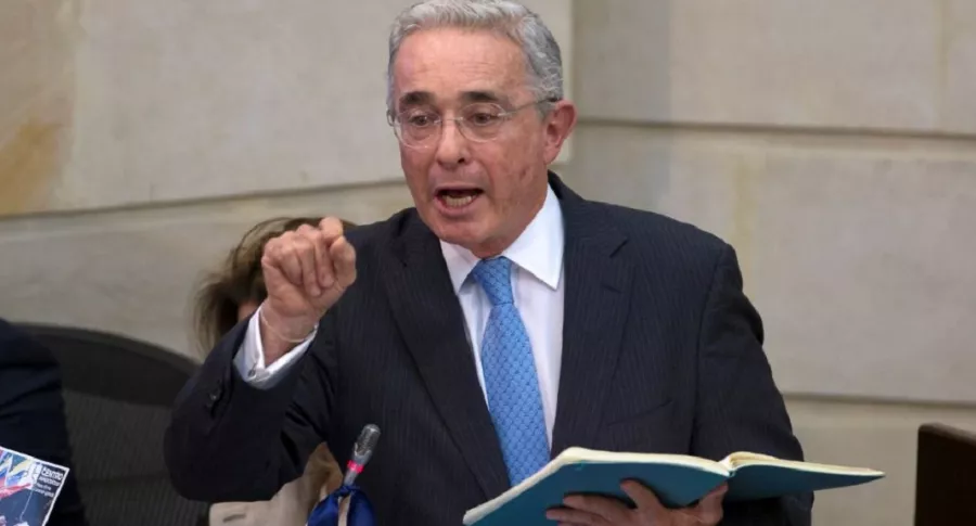 Reacciones por renuncia de Álvaro Uribe