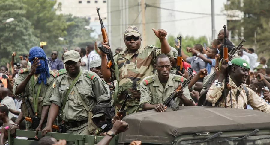 Soldados de Malí tras dar golpe de Estado