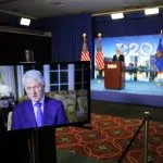 Bill Clinton ciritcó estilo de mando y falta de responsabilidad de Trump