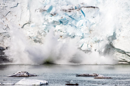 Casquete de hielo se desprende en Groenlandia
