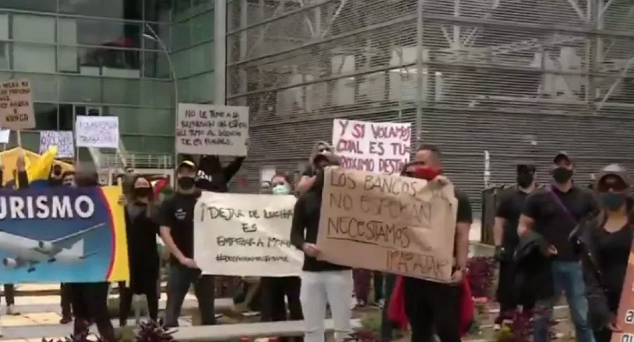 Protestas de trabajadores en aeropuerto El Dorado