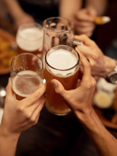 Aclaran que bares sí tienen permiso para vender bebidas alcohólicas, pero para llevar