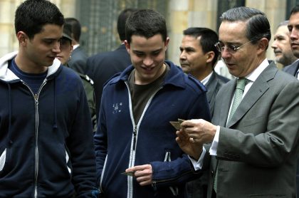 “Es preso político”: hijos de Uribe lo defienden y recuerdan sus hazañas como presidente.