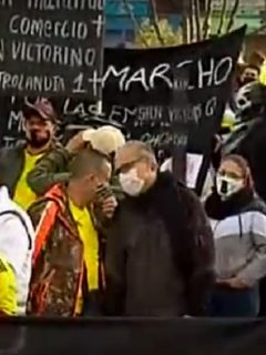 Comerciantes de San Victorino bloquearon Avenida Caracas marchando contra la cuarentena en Bogotá