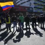 Comerciantes protestan en Bogotá por cuarentena que irá hasta el 30 de agosto