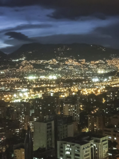 Panorámica de Medellín nocturna