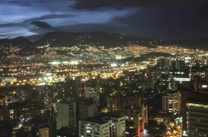 Panorámica de Medellín nocturna