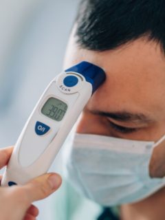 El Ministerio de Salud, mediante la resolución 0223, modificó los protocolos de bioseguridad en Colombia para prevenir el COVID-19.