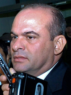 Salvatore Mancuso acordonado por los medios tras declarar en la Corte Suprema de Justicia en 2005