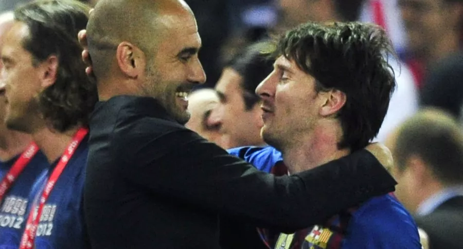 Pep Guardiola y Lionel Messi, que se podrían reencontrar ahora que el Manchester City quiere contratar al argentino