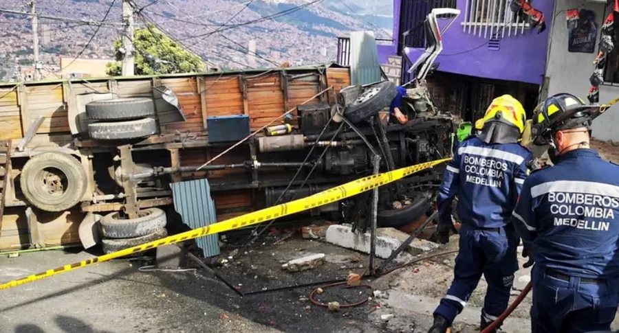 Accidente en Medellín de camión sin frenos deja 6 heridos