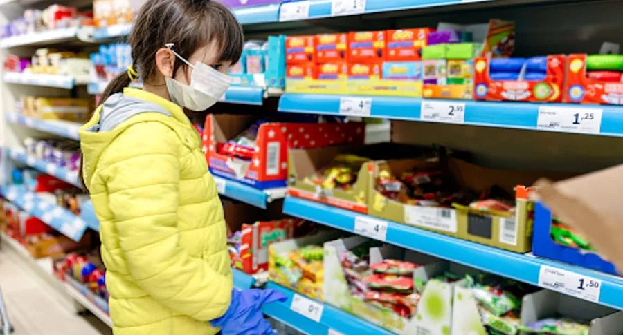 Los niños podrían confundir alimentos con gel antibacterial.