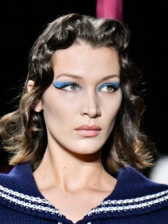 Bella Hadid haciendo modelando.