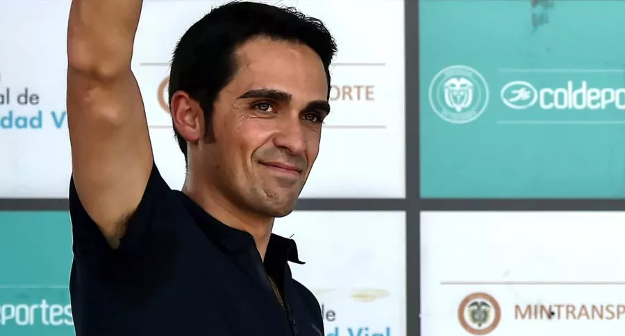 Alberto Contador elogia a ciclistas colombianos antes del Tour de Francia. En la foto, el español durante una visita a Colombia.