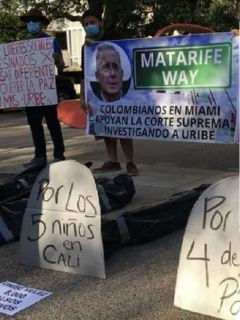 Colombianos en Miami protestan por iniciativa para nombrar una calle como ‘Álvaro Uribe Way’ / Álvaro Uribe en proceso por falsos testigos.