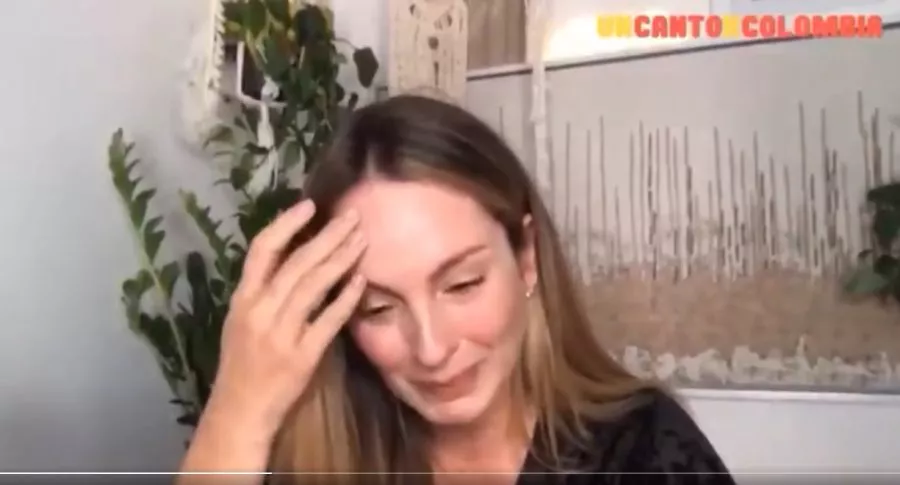 Claudia Bahamón llorando durante 'Un canto por Colombia'