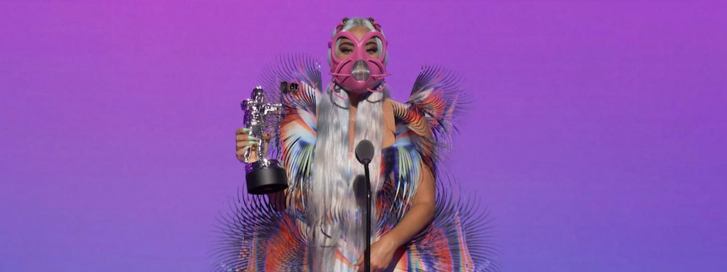Lady Gaga recibe el premio  a mejor colaboración Lady Gaga recibe premio a canción del año en los Premios MTV VMA's 2020.