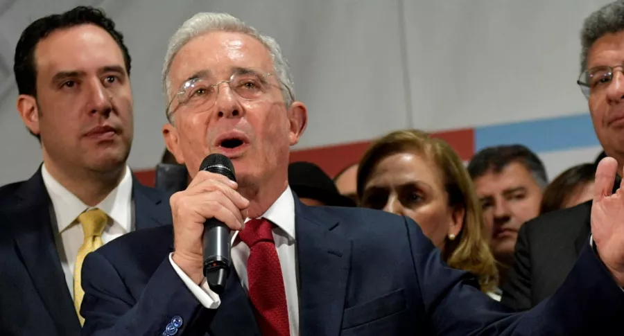 Proceso de Álvaro Uribe pasará de la Corte Suprema a la Fiscalía