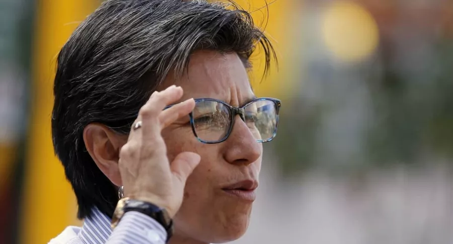 Claudia López, a quien la bancada uribista en el Concejo le declaró su oposición, cuando hablaba como senadora con medios en 2018.
