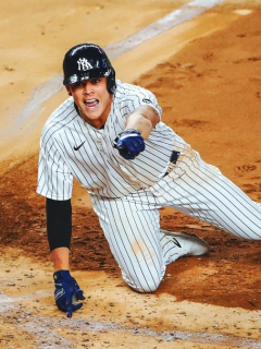 Gio Urshela, tras conseguir cuadrangular dentro del campo con los Yankees de Nueva York.