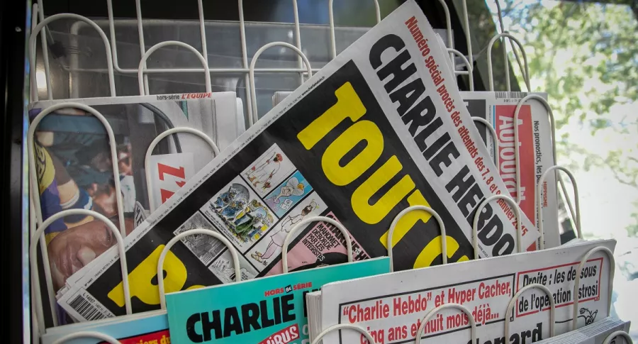 Charlie Hebdo volvió a publicar portada sobre Mahoma por la que sufrió atentado en 2015 .