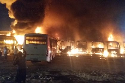 Buses de empresa de transporte que se quemaron por incendio en Malambo, Atlántico