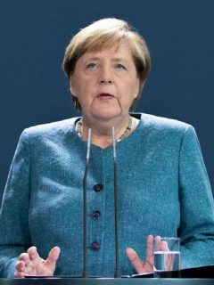 Ángela Merkel, canciller alemana, pidió explicaciones a Rusia por envenenamiento de principal opositor de Putin.