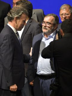 Juan Manuel Santos y Rodrigo Londoño, que hicieron una reunión por la que uribistas armaron teorías de conspiración