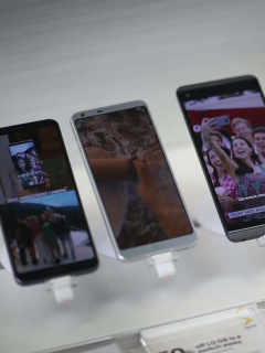 Imagen de celulares LG en un almacén para ilustrar nota sobre caída de envíos de 'smartphones' en Latinoamérica