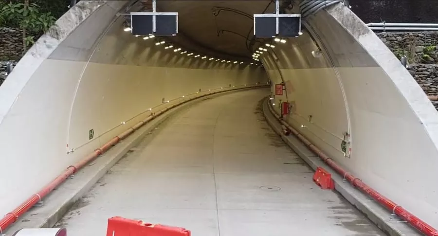 Entrada al Túnel de La Línea