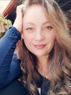 Foto de Ana Victoria Beltrán, quien mostró foto con cintura de 'avispa' y pelo rojo