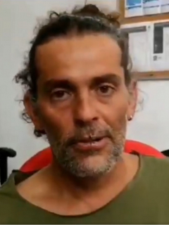 John Fitzgerald se descosió la boca y levantó huelga de hambre.