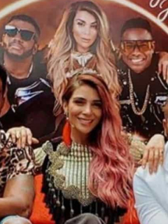 Marilyn Patiño, con Jaisson Jeack y Komix, quien recibió críticas por su canción de salsa choke