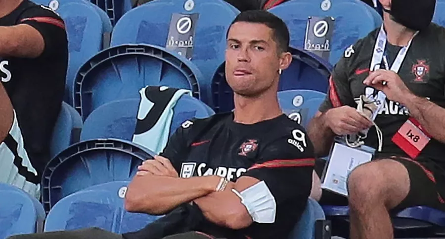 Cristiano Ronaldo, obligado a usar tapabocas en partido de Portugal