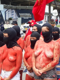 Trabajadoras de Uniautónoma se desnudaron para protestar por suspensión de contratos.