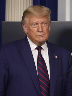 Donald Trump, que según su exabogado calificó de idiotas a los latinos