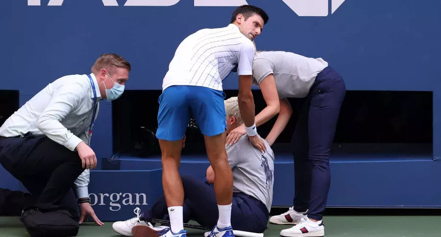 Djokovic eliminado del US Open por golpear con una pelota a una juez
